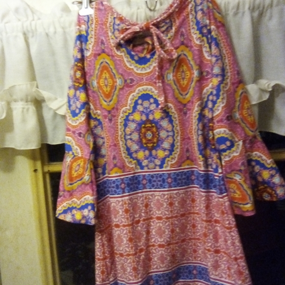 GREAT CONDITION!! 4 outfits & 1 pr. Shorts (Size 4t-5t) 2 rompers & 2 dresses!! - Picture 4 of 14